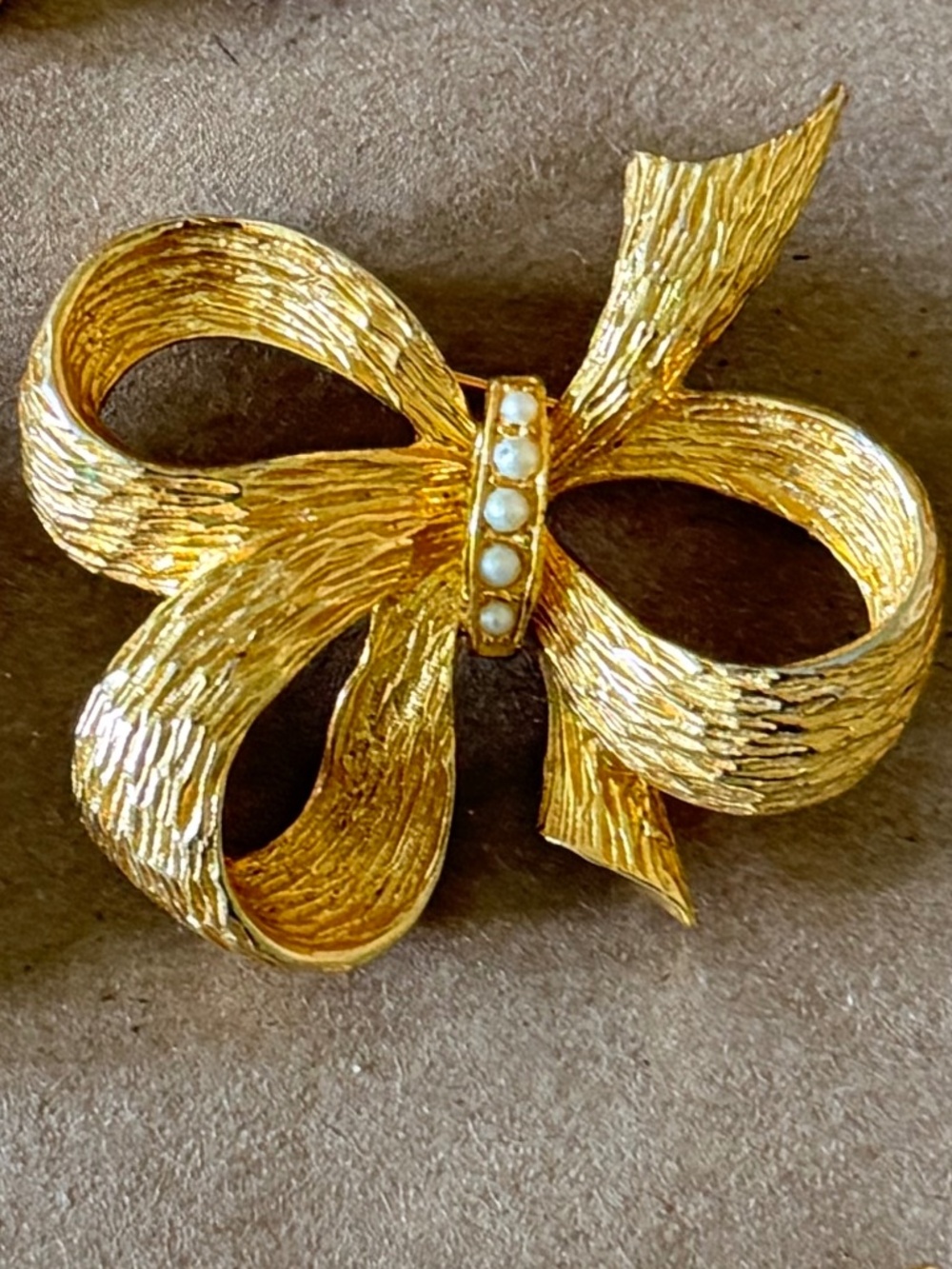 Lot of 7 VINTAGE Gold Bow Brooches